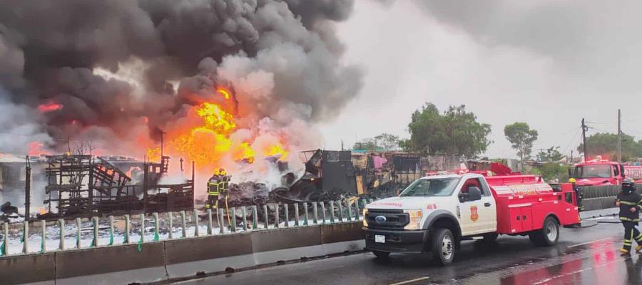 Se incendian 30 viviendas a espaldas del AICM Se incendian 30 viviendas a espaldas del AICM