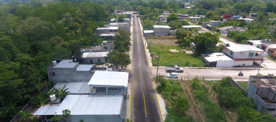 Alcalde de Cunduacán entrega obras en la col. Cristal Alcalde de Cunduacán entrega obras en la col. Cristal