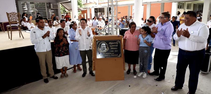 Entrega gobierno de Cunduacán domo a la secundaria técnica 25 Entrega gobierno de Cunduacán domo a la secundaria técnica 25