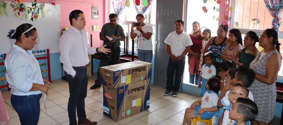 Entrega alcalde de Cunduacán aire acondicionado en kínder de Culico 1ra