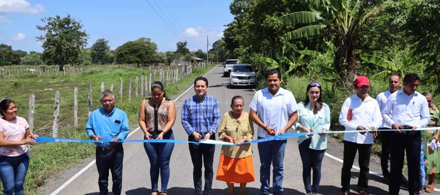 Rehabilitan camino en la r/a Piedra 4ta, Cunduacán Rehabilitan camino en la r/a Piedra 4ta, Cunduacán