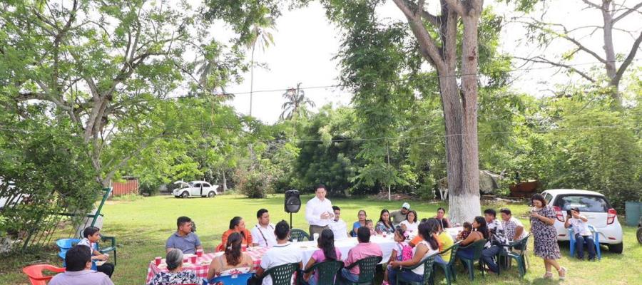 Se reúne Chelo Cano con habitantes de Río Seco y Miahuatlán Se reúne Chelo Cano con habitantes de Río Seco y Miahuatlán