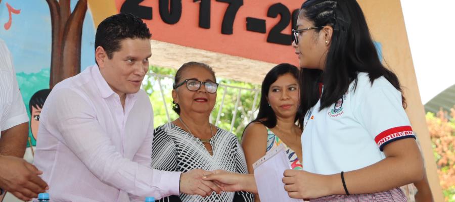 Entrega alcalde de Cunduacán 3 aires acondicionados a la primaria Juan Ruiz Valenzuela Entrega alcalde de Cunduacán 3 aires acondicionados a la primaria Juan Ruiz Valenzuela