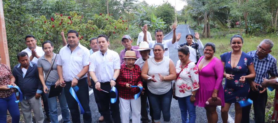 Inaugura edil de Cunduacán pavimentación de camino en ejido Once de Febrero Inaugura edil de Cunduacán pavimentación de camino en ejido Once de Febrero