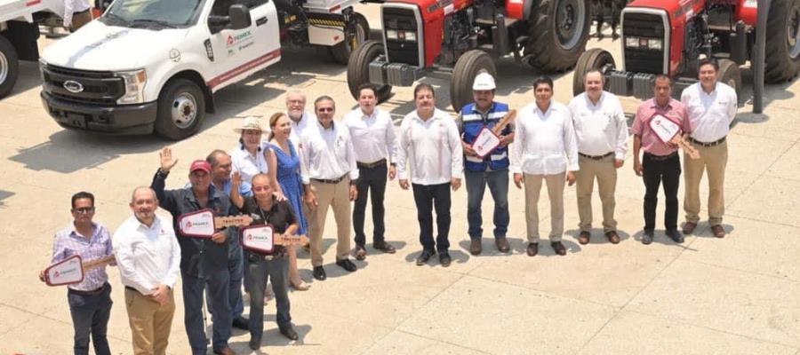 Gobierno de Cunduacán recibe donacion de Pemex de Grua Electrica Gobierno de Cunduacán recibe donacion de Pemex de Grua Electrica