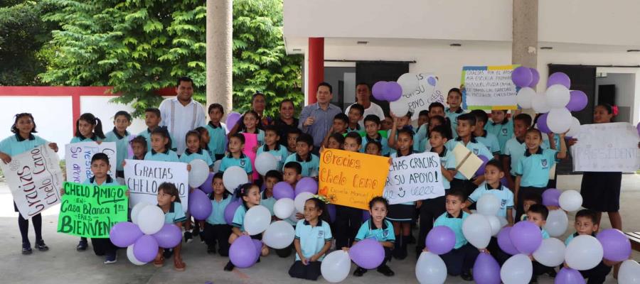 Entrega Chelo Cano Aires Acondicionados a Primaria Manuel Avila Camacho