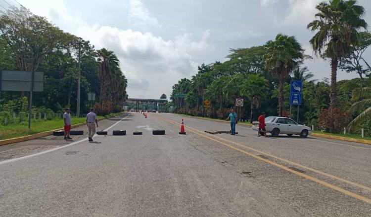 Cierran libramiento de Villahermosa a la altura de Nacajuca