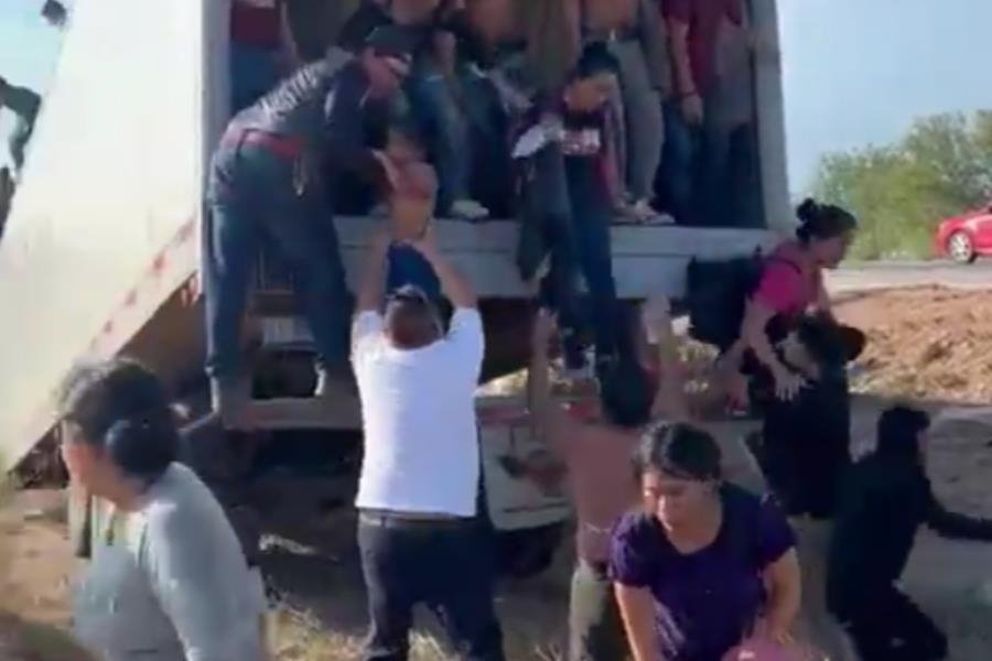 Se accidenta tráiler con más de 100 migrantes en Sonora; hay 14 lesionados Se accidenta tráiler con más de 100 migrantes en Sonora; hay 14 lesionados