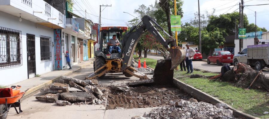 Ayuntamiento de Cunduacán repara pavimento dañado Ayuntamiento de Cunduacán repara pavimento dañado