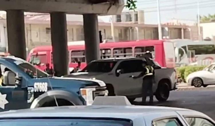 Captan altercado entre automovilista y elemento de la PEC en Villahermosa