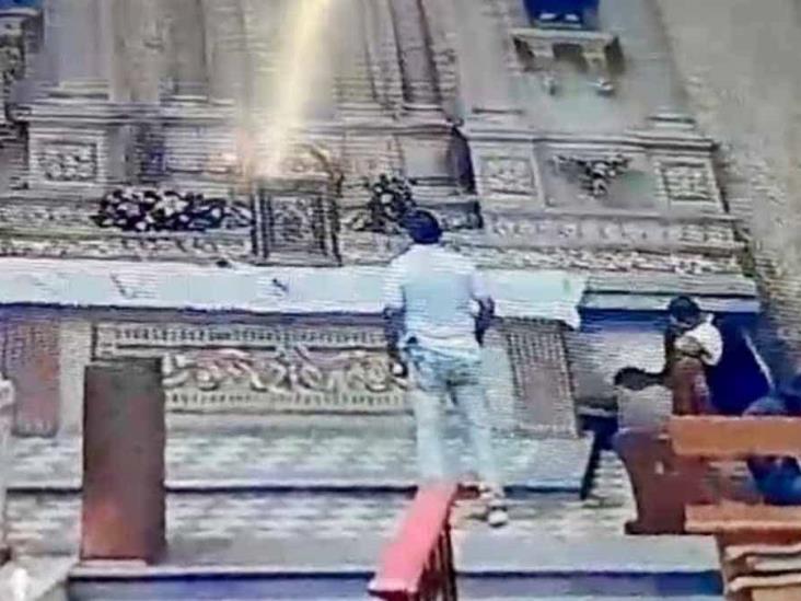 Sujeto se hace pasar por ayudante del sacerdote y asalta a jóvenes en iglesia de Guanajuato Sujeto se hace pasar por ayudante del sacerdote y asalta a jóvenes en iglesia de Guanajuato