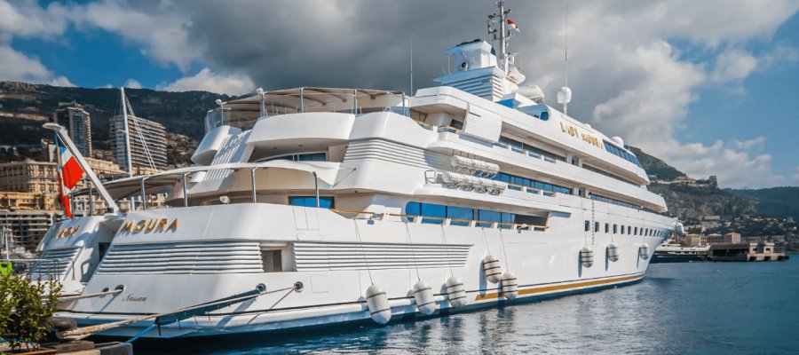 Choca yate de Ricardo Salinas y el de la viuda de Steve Jobs