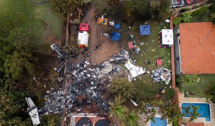 Localizan 50 cuerpos de pasajeros de avión estrellado en Brasil