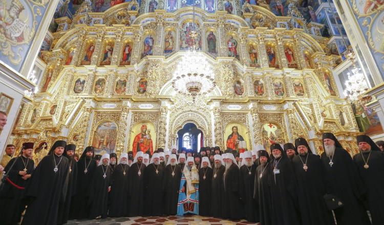 Prohíben en Ucrania presencia de organizaciones religiosas vinculadas a Rusia