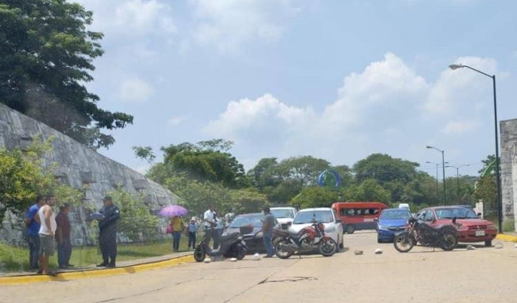 Bloquean vecinos de Villa El Cielo por malas condiciones de calles