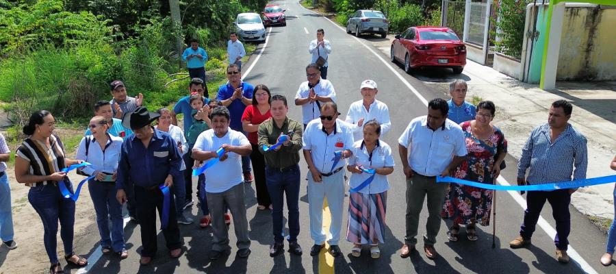 Construcción de camino asfáltico en Huapacal para beneficio comunitario