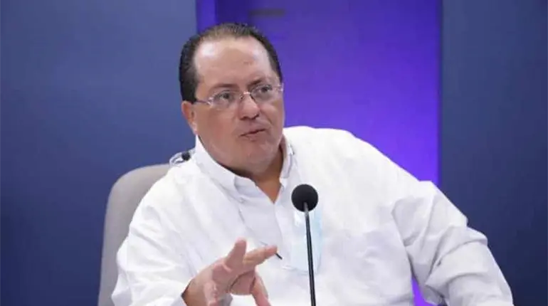 Exhibe Andrade filtraciones en el Convenciones tras “millonaria” remodelación