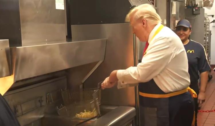 Trump como empleado de McDonalds, busca desacreditar a Kamala