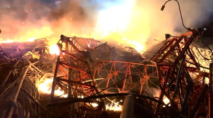 Helicóptero choca contra torre de radio en Houston, Texas