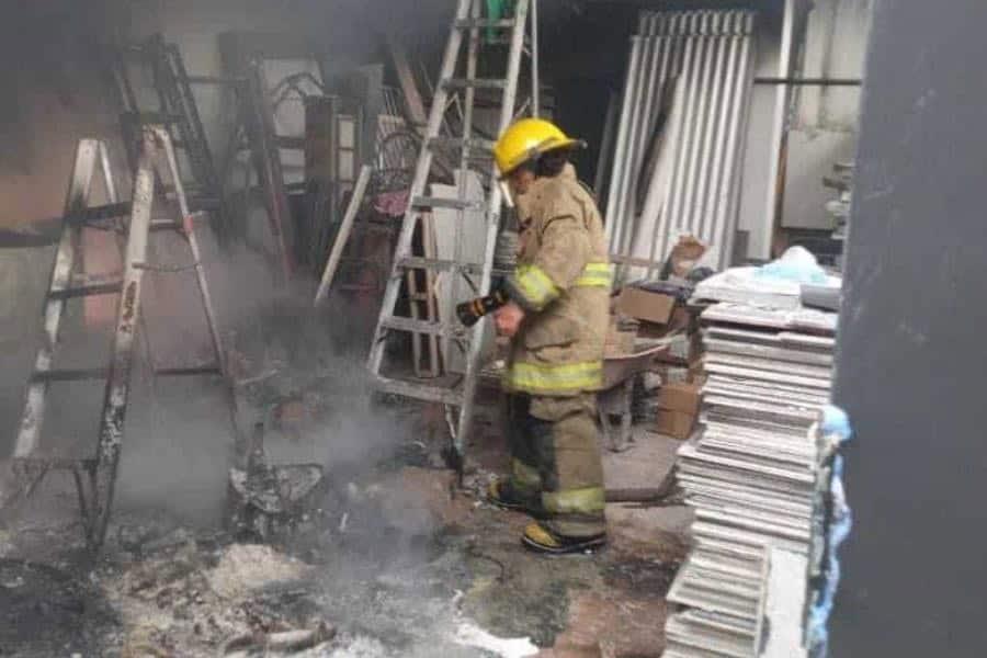 Bomberos sofocan incendio en vivienda de Lagartera, Centro