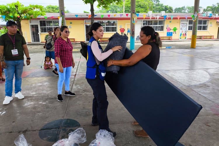 Instala gobierno de Centro bomba para desalojar agua estancada en Anacleto Canabal