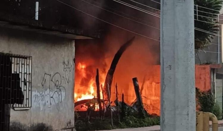 Se incendia taller automotriz en Macuspana