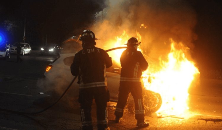 Queman vehículos con bombas molotov en Veracruz