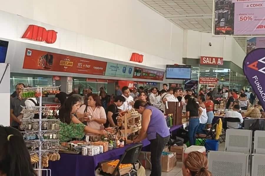 Inauguran Feria Artesanal en la terminal del ADO