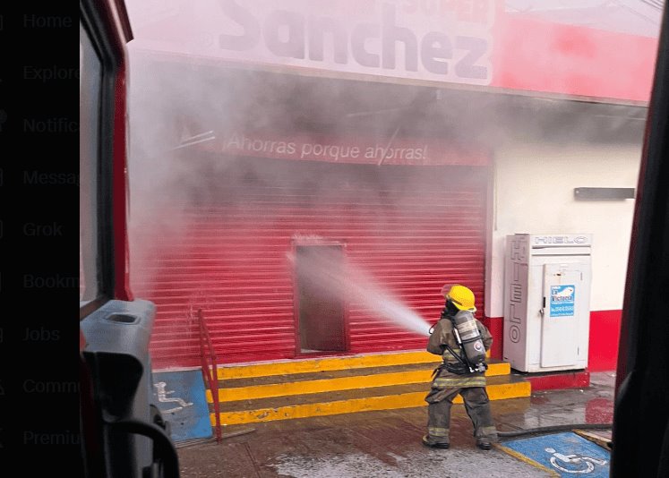 Compete a la FGE investigar incendio de abarrotera en Villahermosa: bomberos