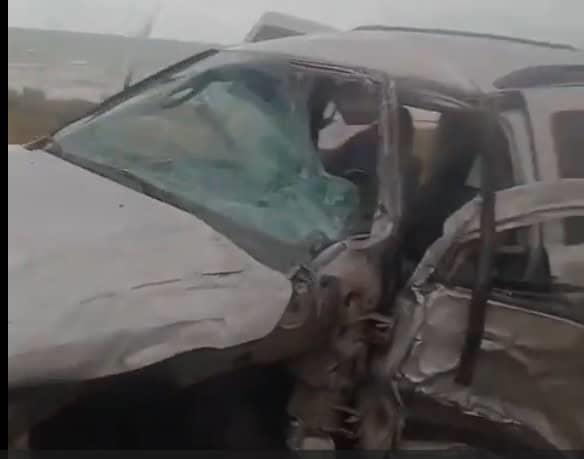 Tráiler y camioneta chocan en la carretera federal, Sabancuy-Ciudad del Carmen