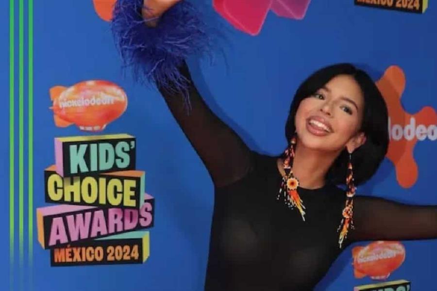 Abuchean a Ángela Aguilar en los premios “Kids Choice Awards”