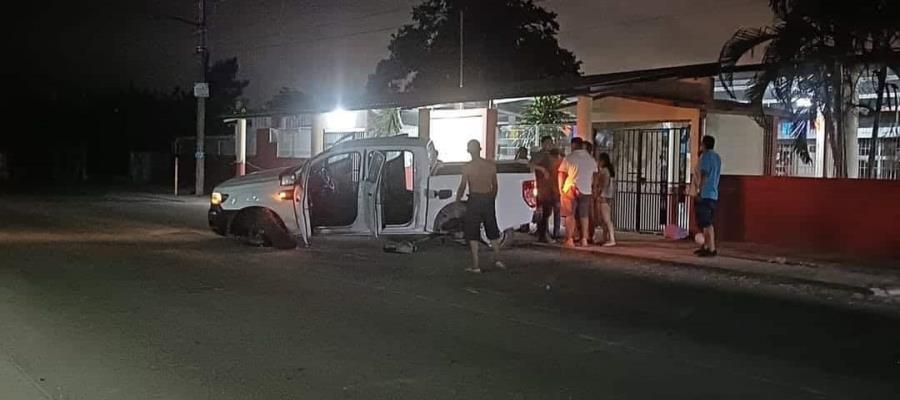 Chocan camioneta y motocicleta en la ranchería Moctezuma, Paraíso