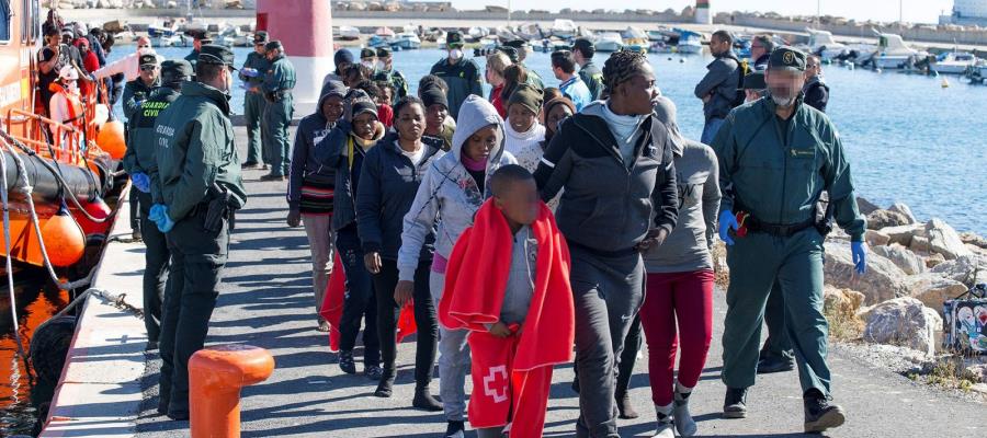 Aprueba España reforma para regularizar a casi un millón de migrantes