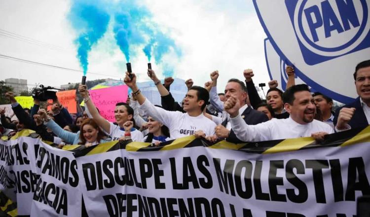 PAN bloquea Insurgentes sur en CDMX, en protesta contra extinción de órganos autónomos