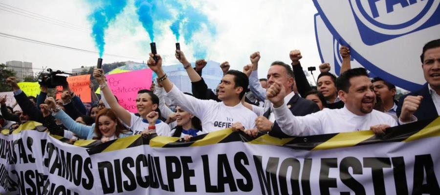 PAN bloquea Insurgentes sur en CDMX, en protesta contra extinción de órganos autónomos