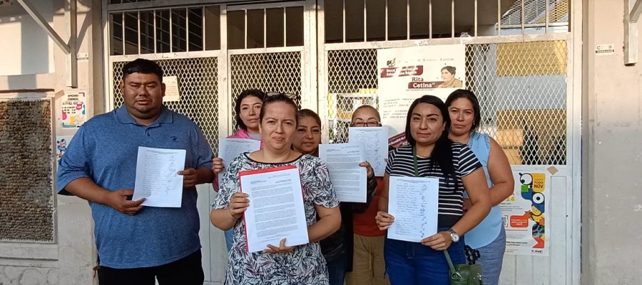 Protestan padres de la Técnica 1 para pedir reubicación de subdirectora