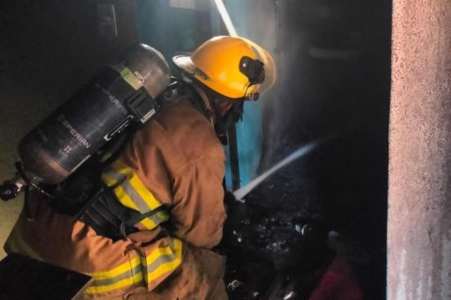 Cortocircuito en minisplit habría provocado incendio en casa del fraccionamiento Las Rosas