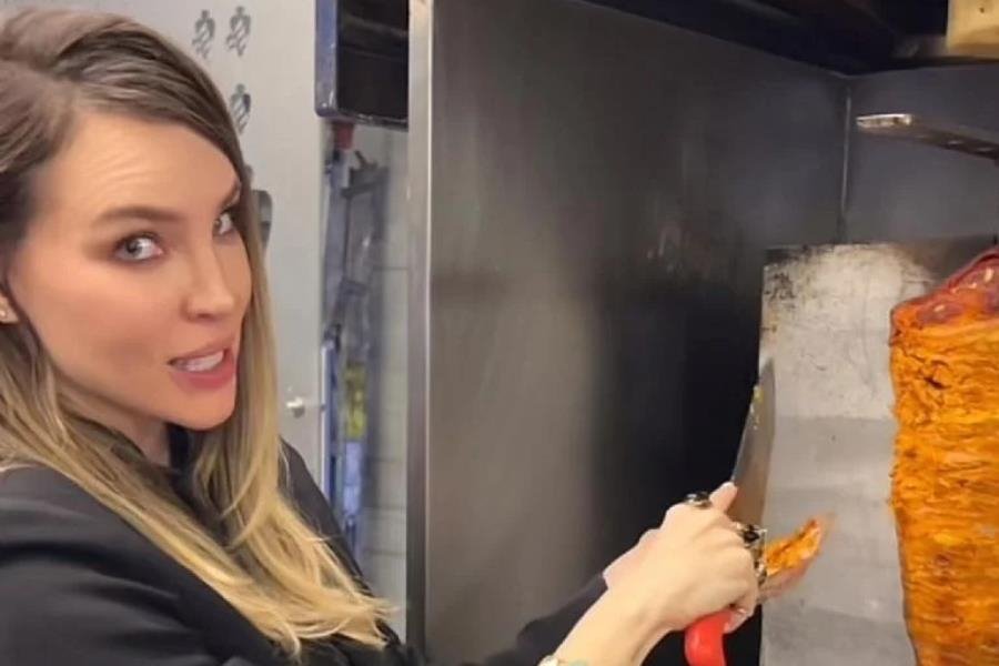 Comparte Belinda video sirviéndose un taco al pastor directo del trompo