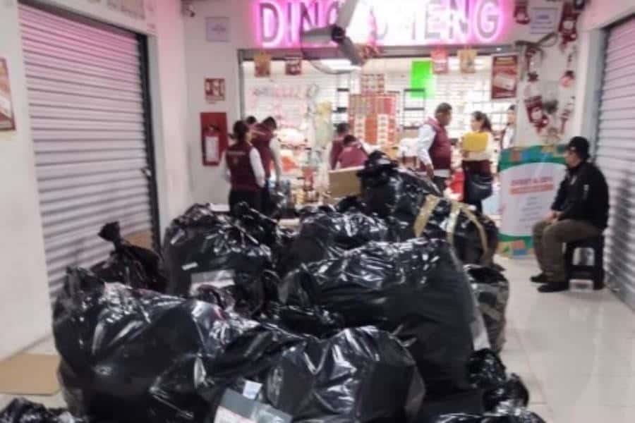 Decomisan 90 mil piezas de productos “pirata” en plaza Izazaga; IMPI va por extinción de domino