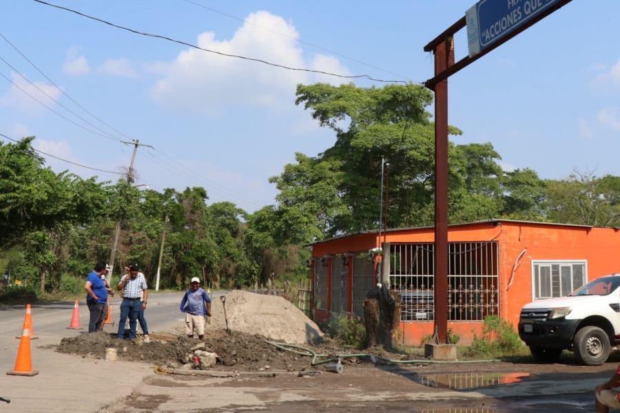 Reparan parcialmente fuga de agua en Nacajuca, tras hundimiento de pipa