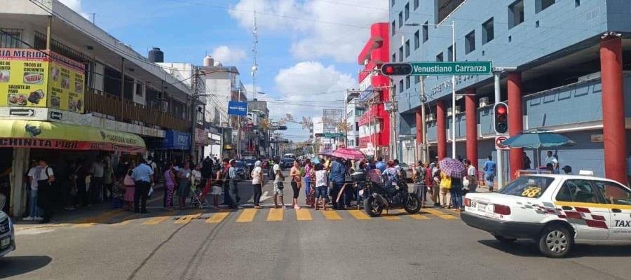 Damnificados por inundaciones del 2007 bloquean por 3 horas Av. Méndez; reclaman pago por daños sufridos