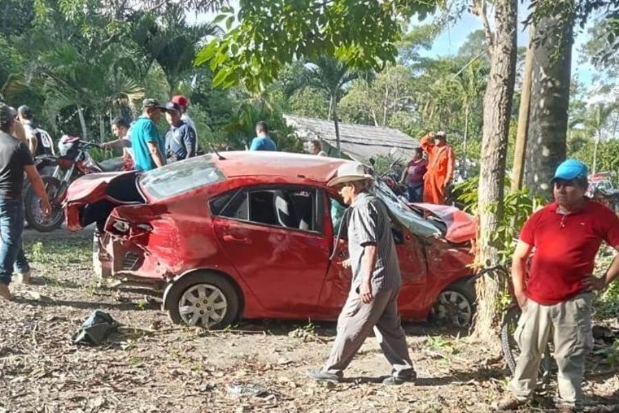 Accidente automovilístico en Cunduacán deja 4 jóvenes heridos