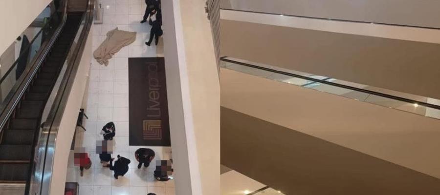 Muere mujer tras caer de tercer piso en plaza comercial de Edomex