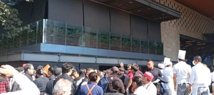 Incendio provoca desalojo en la Plaza Miyana en Polanco