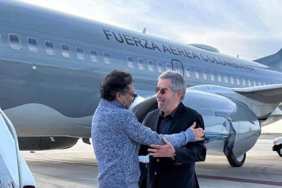 Gustavo Petro, presidente de Colombia llega a México para reunirse con Sheinbaum