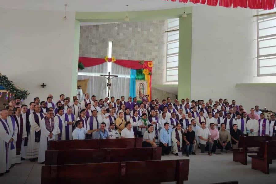 Sacerdotes tabasqueños realizan posada diocesana en el Seminario Mayor