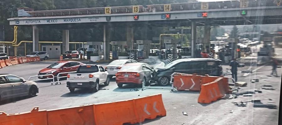 Pierde control de tráiler y embiste a 10 coches en la México-Toluca