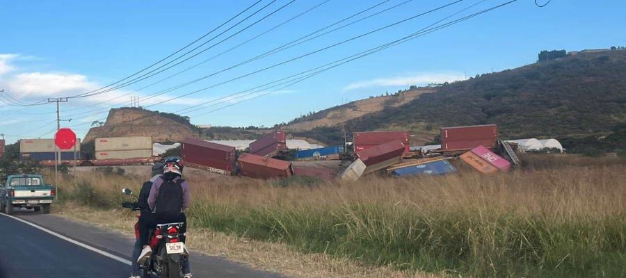 Se descarrila tren de carga en Jalisco y obstruye carretera