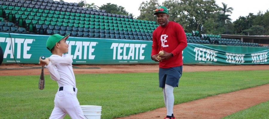 Pedro Estevez visita Villahermosa para dar clínicas de beisbol