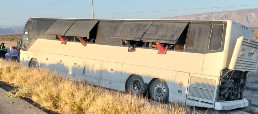 Vuelca autobús en Coahuila; hay dos muertos y 10 lesionados